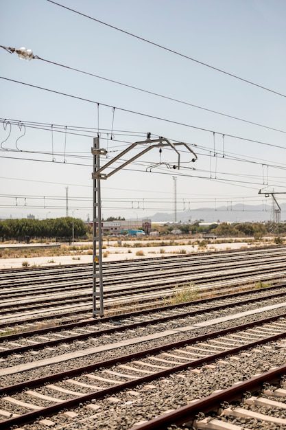 Infrastructură rutieră și feroviară 25 Rolul instalațiilor electrice în proiectele de reabilitare a drumurilor și căilor ferate